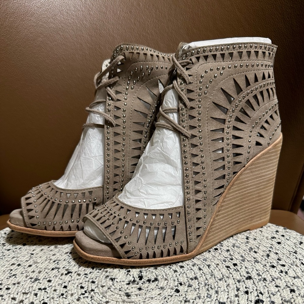 Jeffrey Campbell brown wedges. - Picture 5 of 8